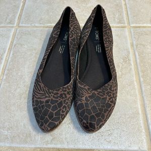 Toms flat dress shoes size 8 animal print
